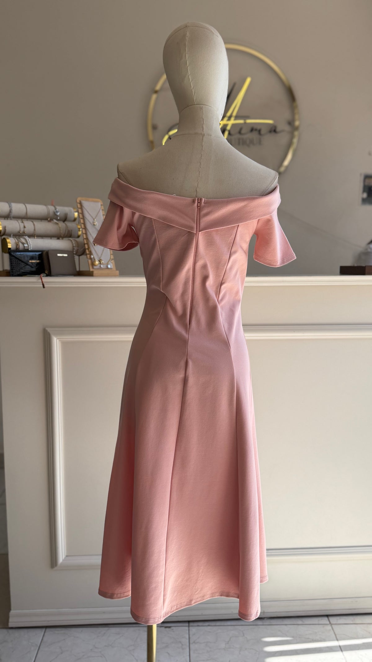 Vestido rosa midi hombros caídos