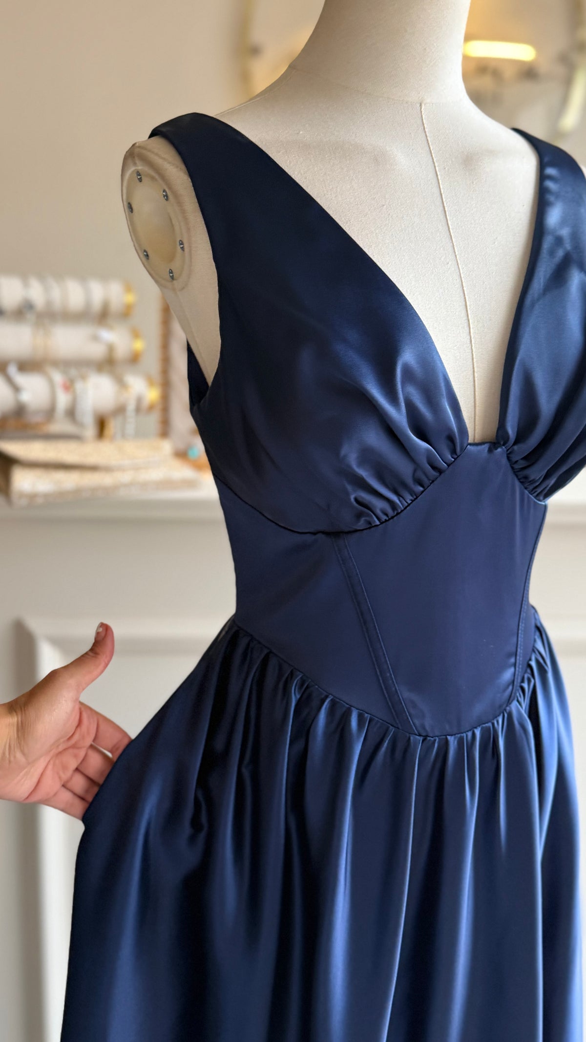 Vestido satin azul marino corset