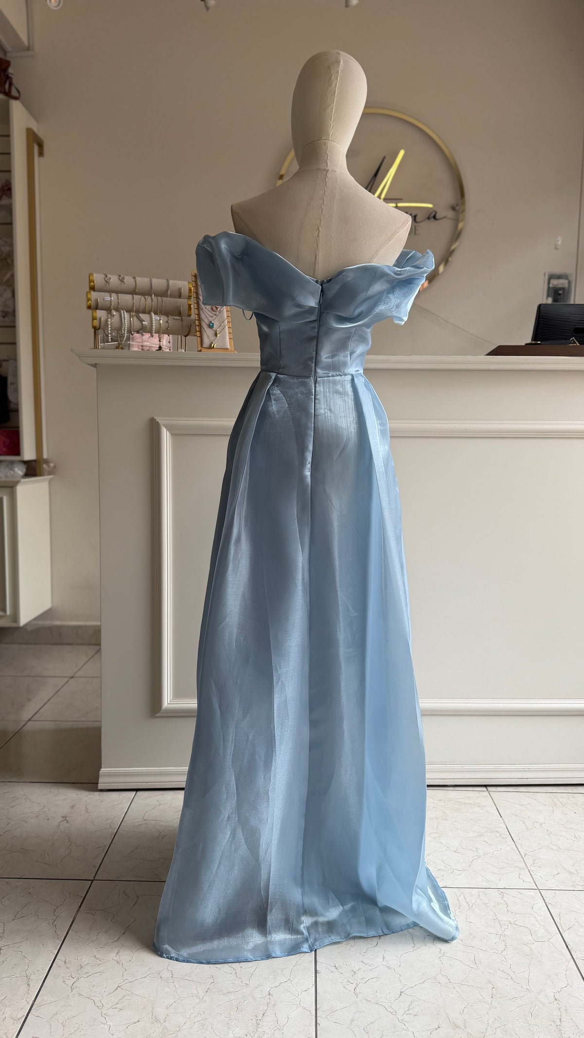 Vestido azul cielo