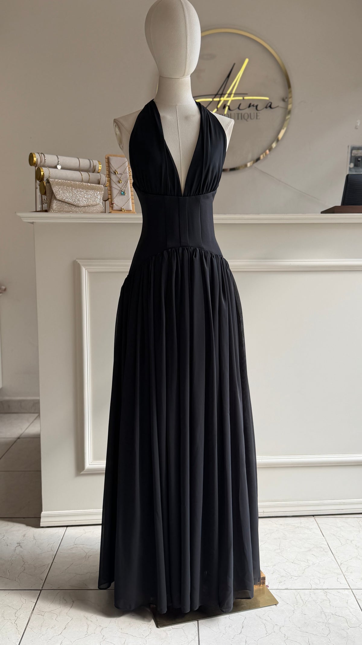 Vestido corte princesa negro