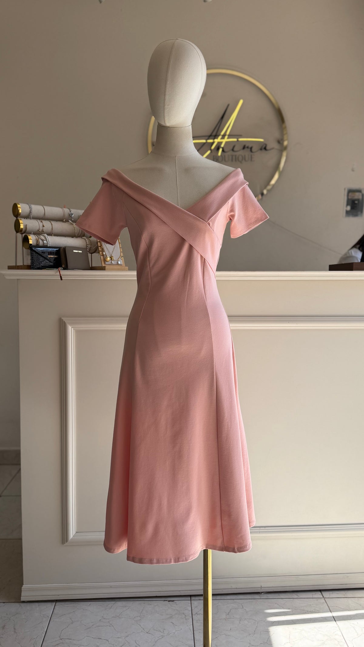 Vestido rosa midi hombros caídos