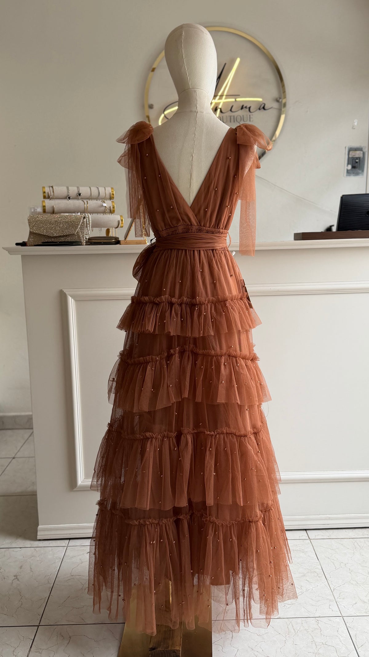 Vestido café Olanes perlas