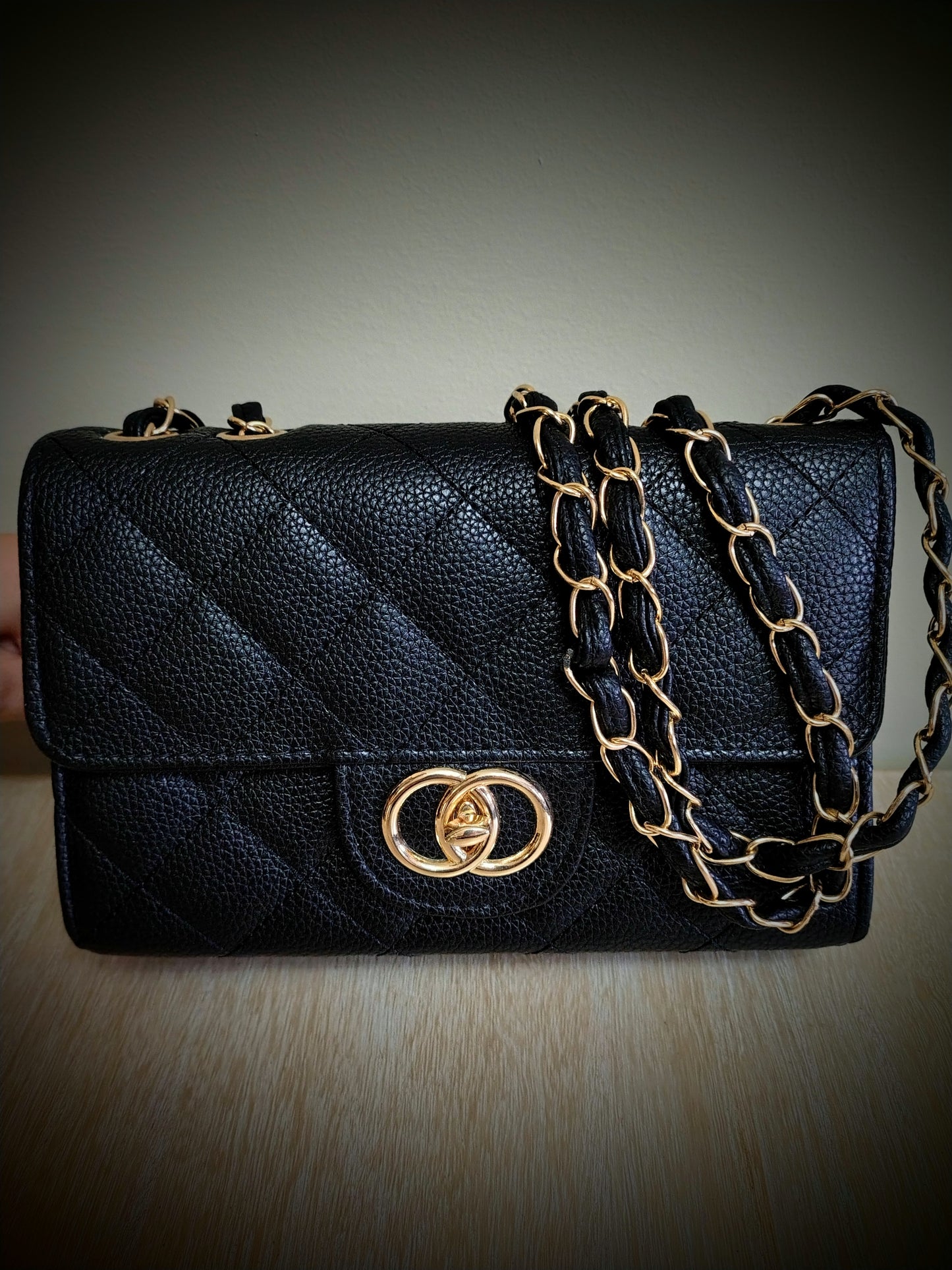 LADY BLACK
